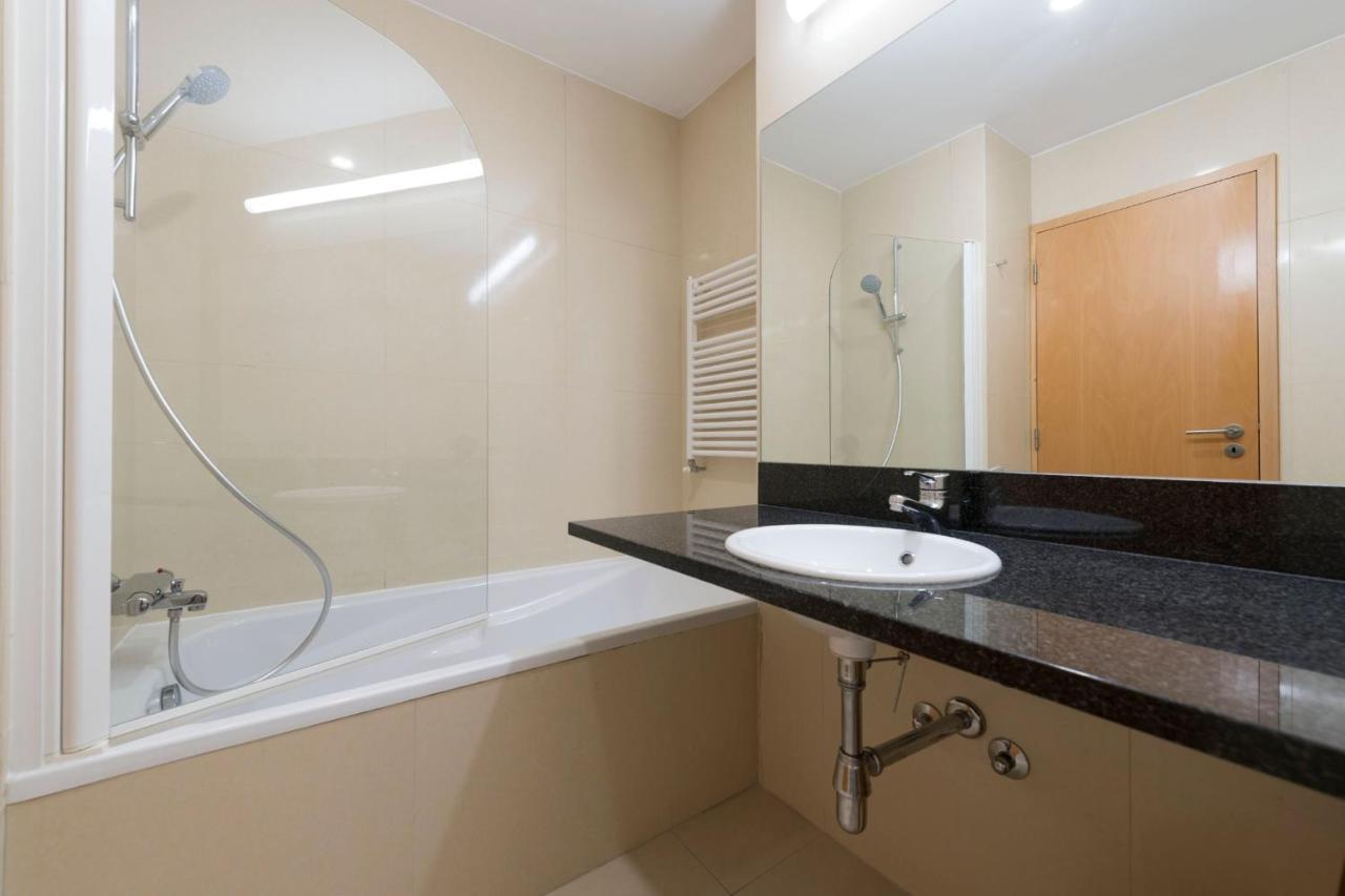 Lovelystay - Oporto Beach Apartment With 2 Free Parking Spots マトジニョシュ エクステリア 写真