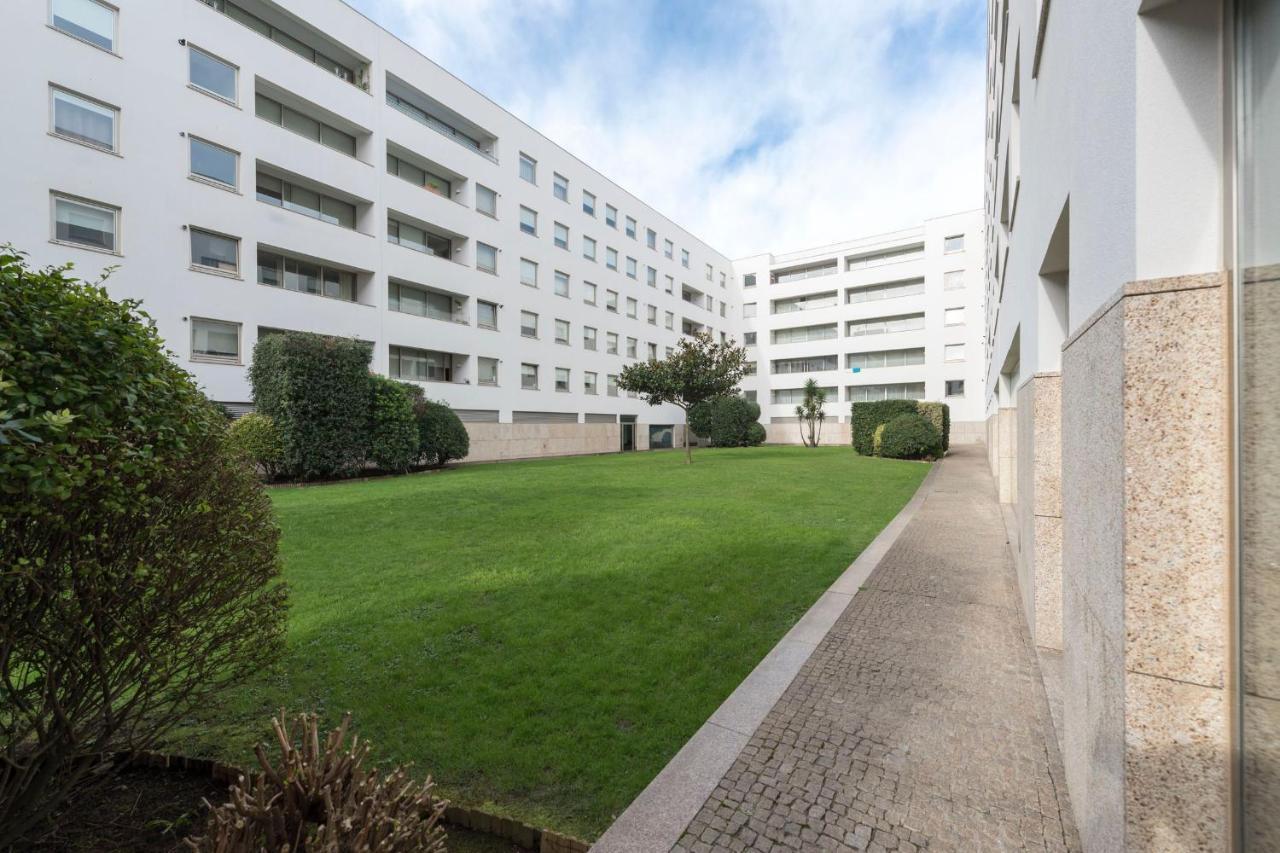 Lovelystay - Oporto Beach Apartment With 2 Free Parking Spots マトジニョシュ エクステリア 写真