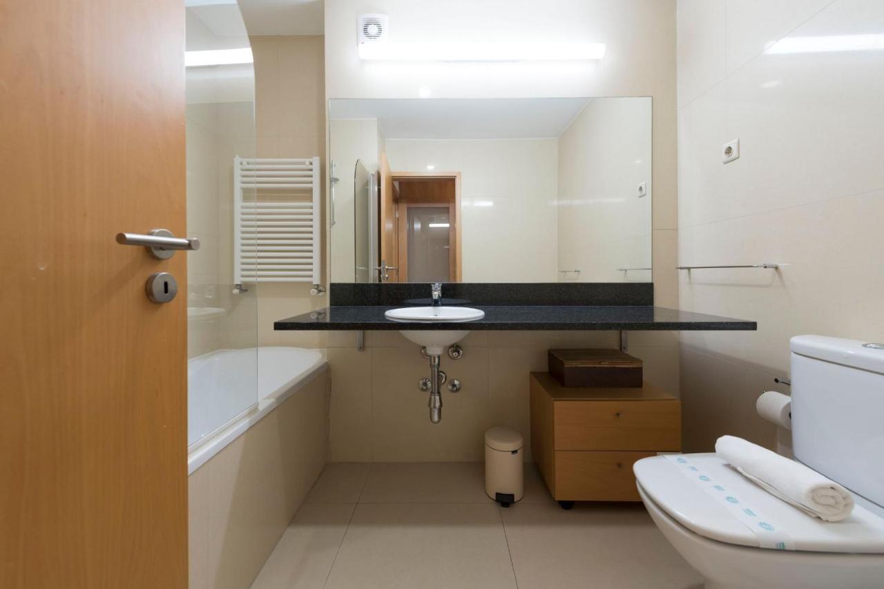 Lovelystay - Oporto Beach Apartment With 2 Free Parking Spots マトジニョシュ エクステリア 写真